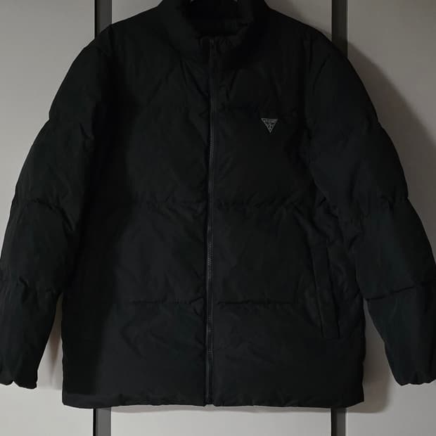 GUESS 게스 남자 덕다운 패딩점퍼.
싸이즈 95 m
