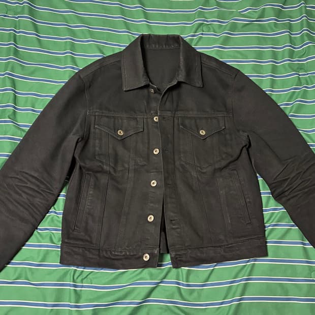 쿠어 엠보 워시드 더블 포켓 트러커 자켓 (블랙)