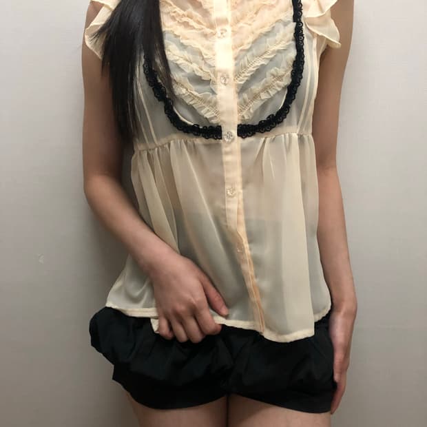 빈티지 베이지 프릴 블라우스