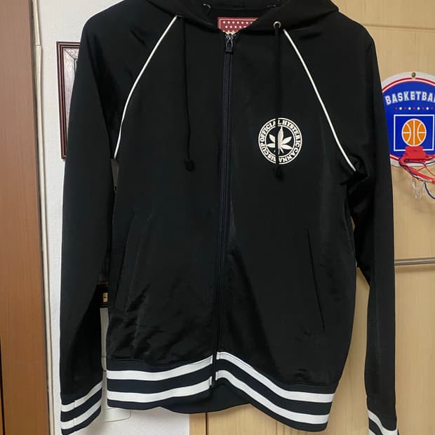 히스테릭글래머 점퍼 판매합니다.