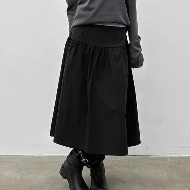 블랙업 모니에 코튼 플레어 미디스커트