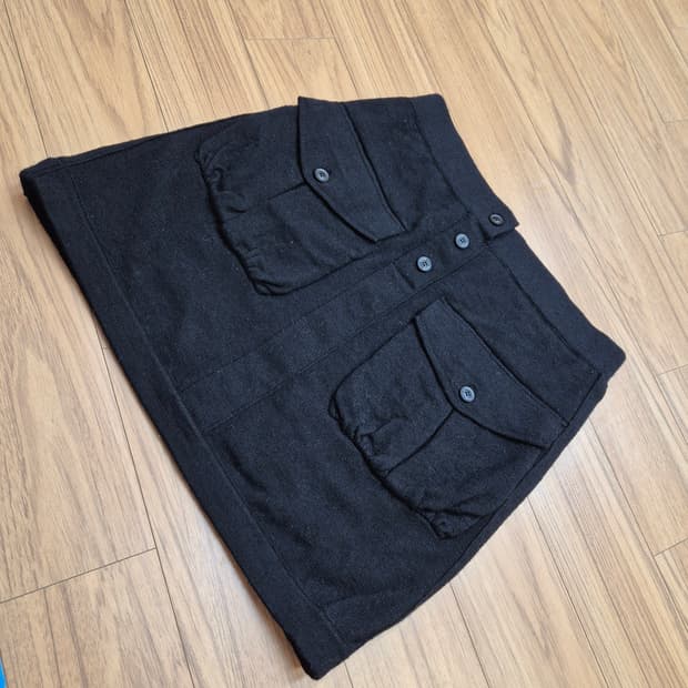 WAC 브랜드 블랙 카고 미니 스커트입니다. 겉감은 모 100% 재질로,