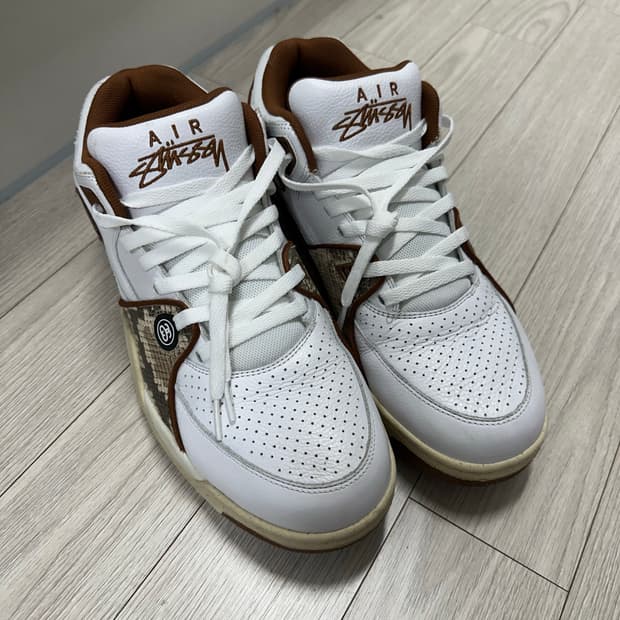 나이키 x 스투시 에어 플라이트 89 로우 화이트 앤 피칸