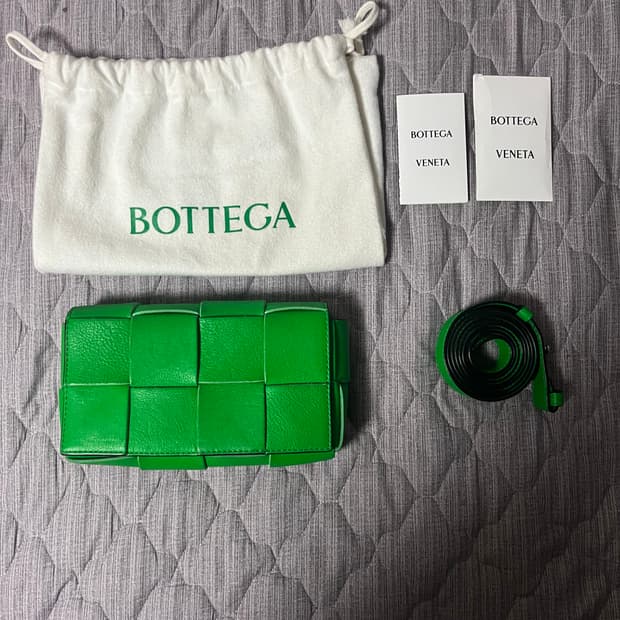 보테가베네타 램스킨 그린 레더 벨트 카세트백