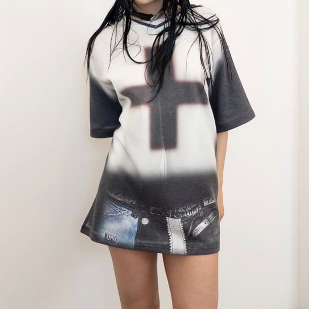 OVERSIZED COLLAGE TOP