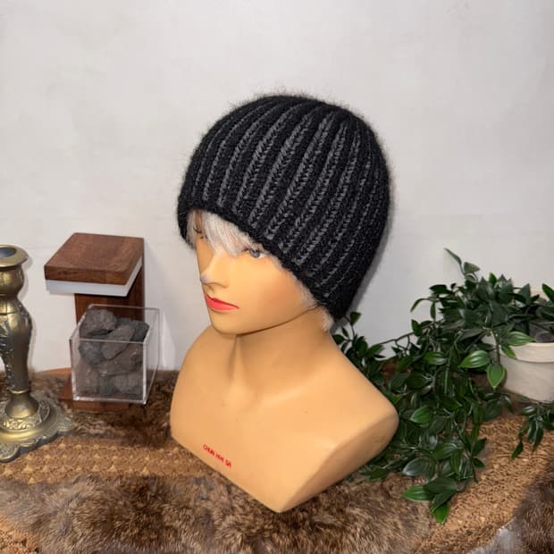 Black spangled heart lace hunting cap