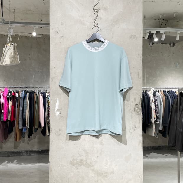 아크네 스튜디오 민트 나비드 넥 로고 하프티