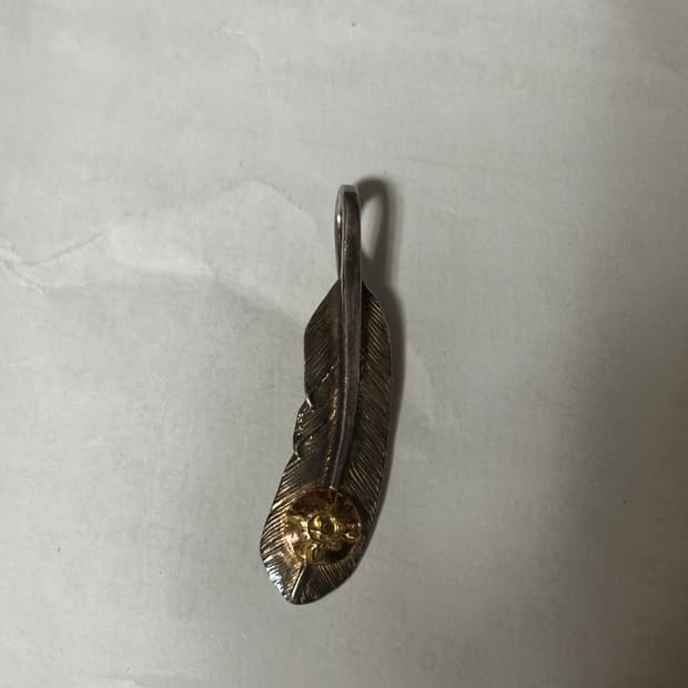 퍼스트 애로우즈 페더 팬던트