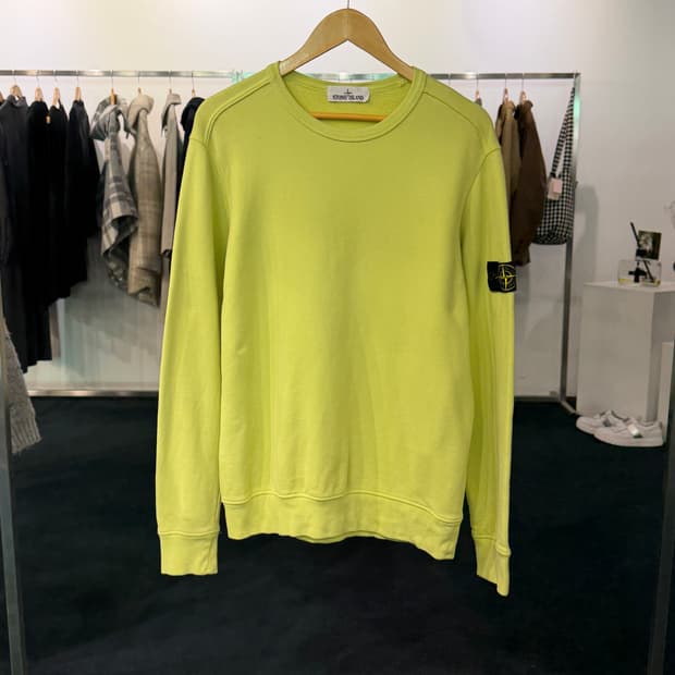 [L] 스톤아일랜드 와펜 네온 맨투맨