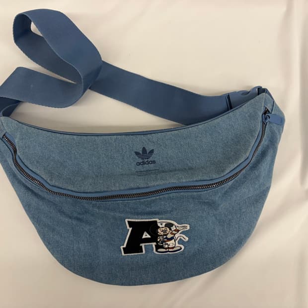아디다스 미키마우스 데님웨이스트백 힙색