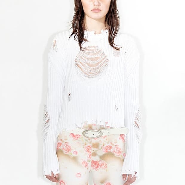 [고민시 착용] 오픈 와이와이 데미지 하트 풀오버 니트 스웨터