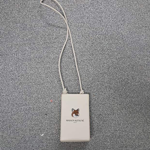 메종키츠네 폭스 페이스 카드홀더 겸 폰 케이스