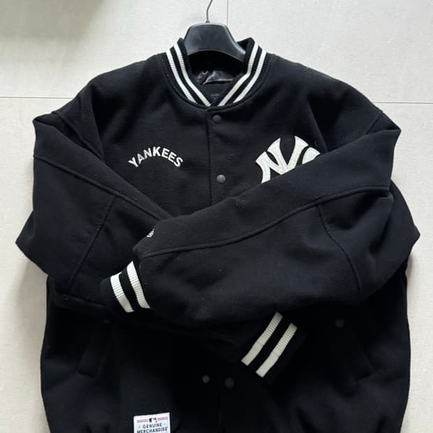 뉴에라 MLB  Yankees 야구 점퍼 블랙