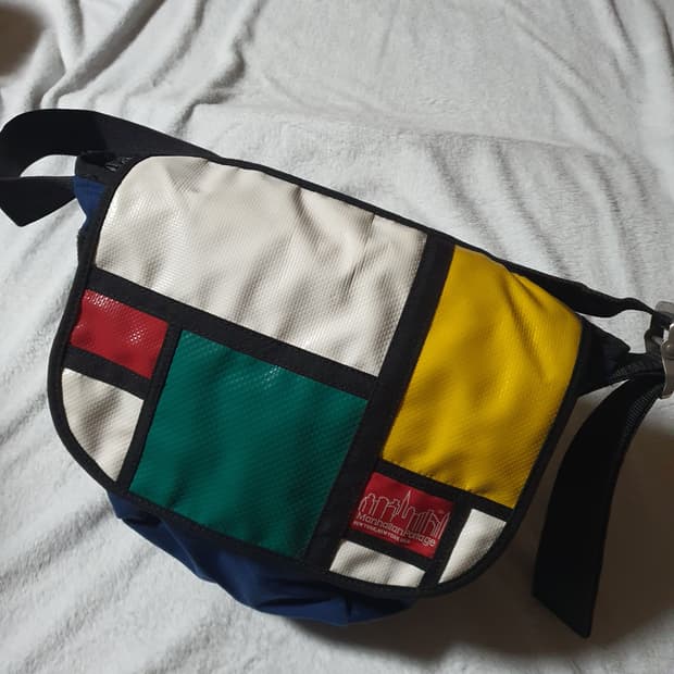맨하탄포티지 기하학 패턴 메신져백 MANHATTAN PORTAGE