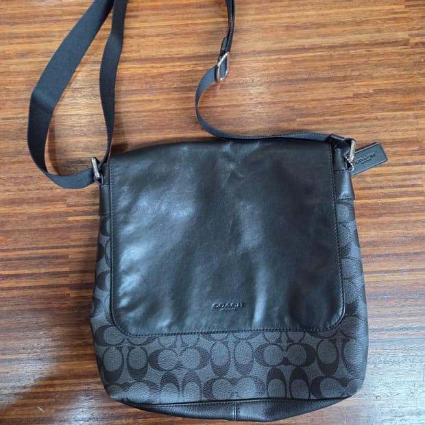 코치 찰스 메신저 크로스백