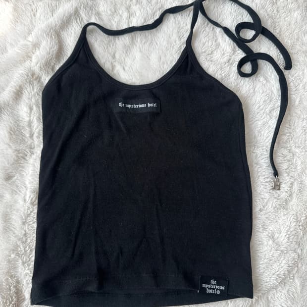 더미스테리어스호텔 홀터 탑