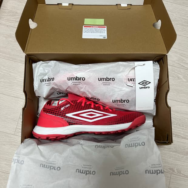 엄브로 제트윈드tf