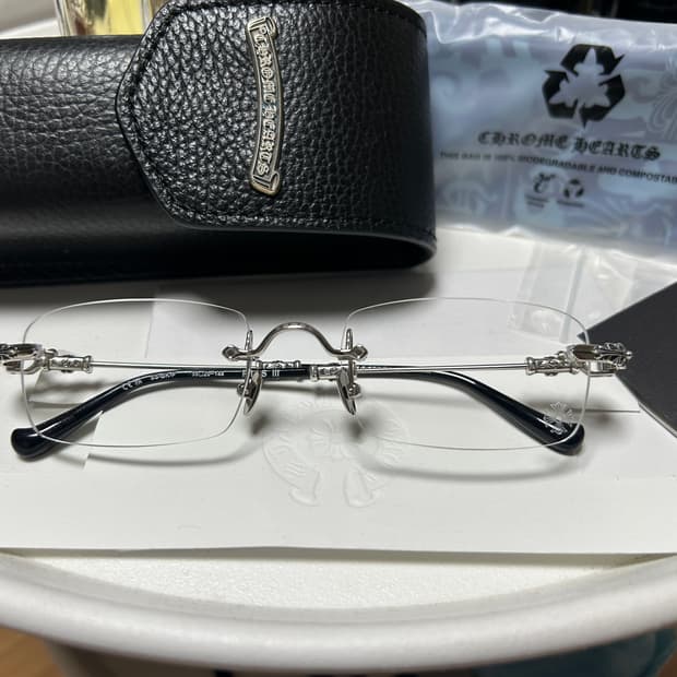 크롬하츠 필스3 샤이니 실버 무테 안경