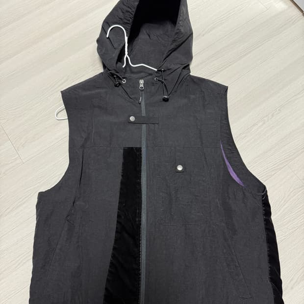 카락터 후드 베스트