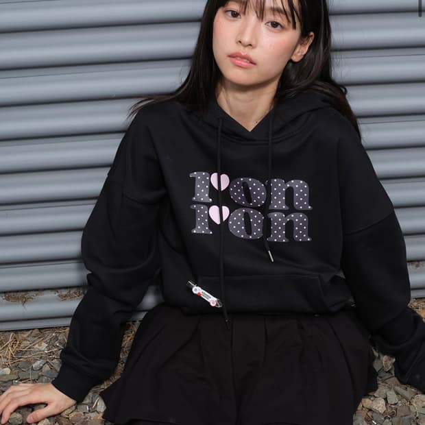 론론 후드티 DOT LOGO CROP HOODIE BLACK