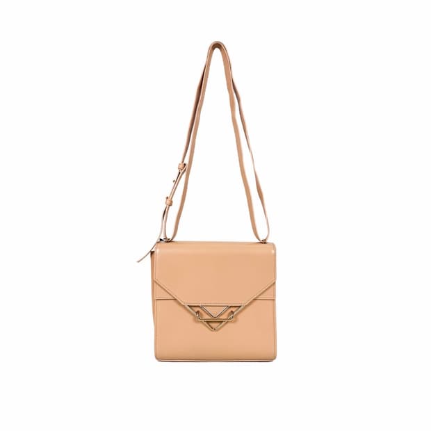 [S] 보테가베네타 더 클립 스퀘어 숄더 박스백 크로스백 스몰 베이지