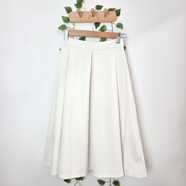 퓨어 미디 스커트