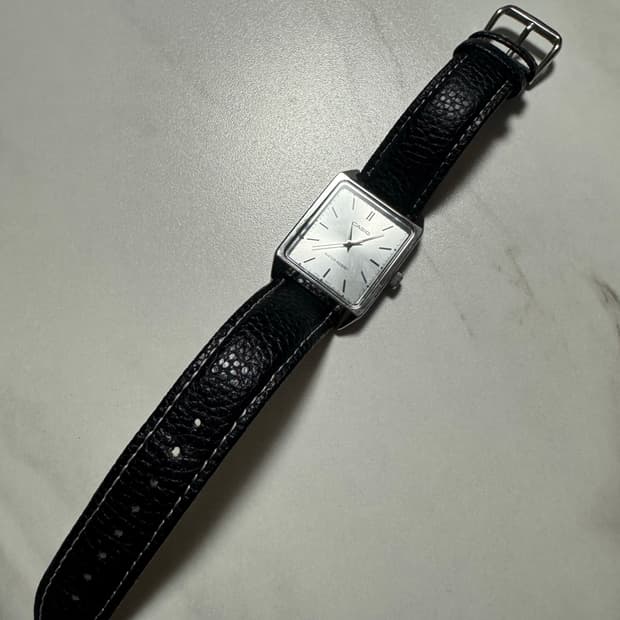 카시오 MTP-V007 흰판 블랙