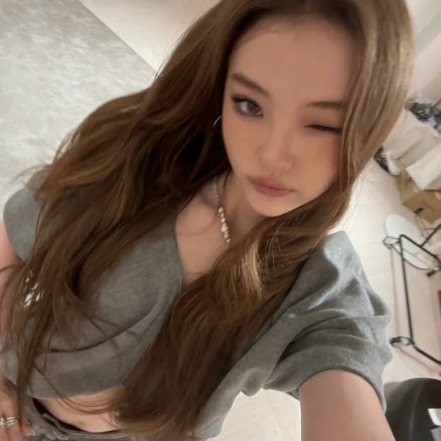 스컬프터 미야오 엘라 반팔니트
