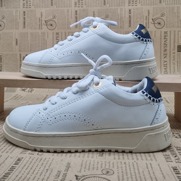 트루릴리젼 레더 여성스니커즈230