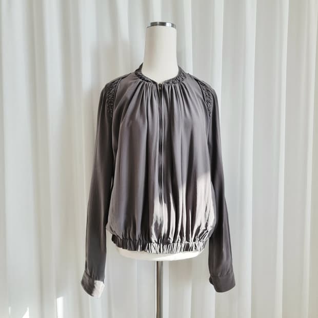 아떼 바네사브루노 실크100% 집업가디건 (55-66/표기36) 상태최상