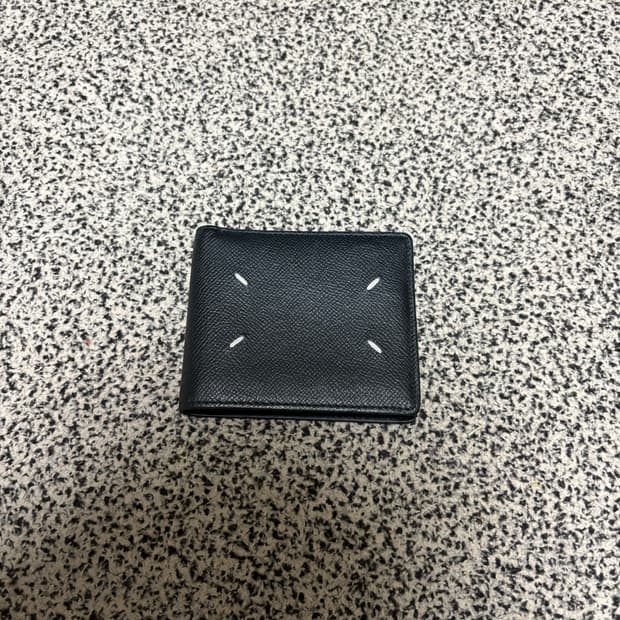 마르지엘라 포 스티치 레더 반지갑