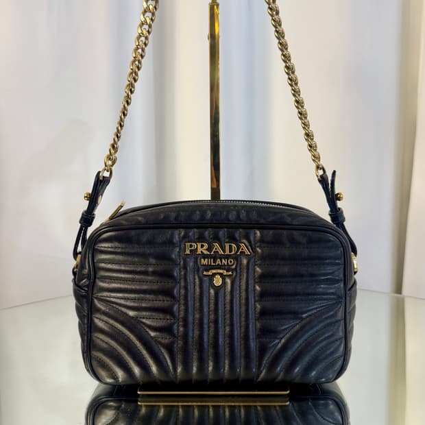 프라다 다이어그램 금장 체인백