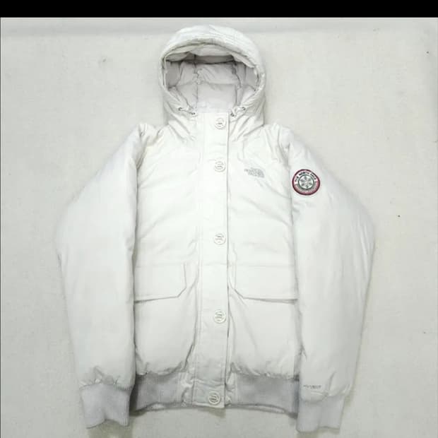 노스페이스 여성 후드 화이트 숏패딩