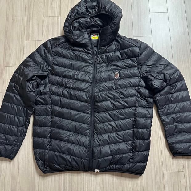 베이프 경량패딩