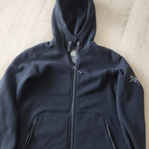 아크테릭스 폴라텍 후드집업 M/M 블랙