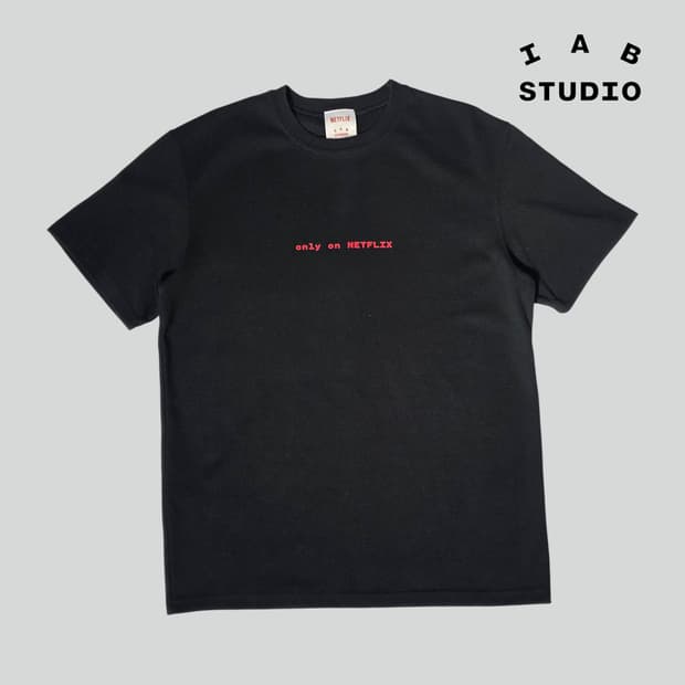 [L]아이앱 스튜디오 x 넷플릭스 숏슬리브 티셔츠 블랙