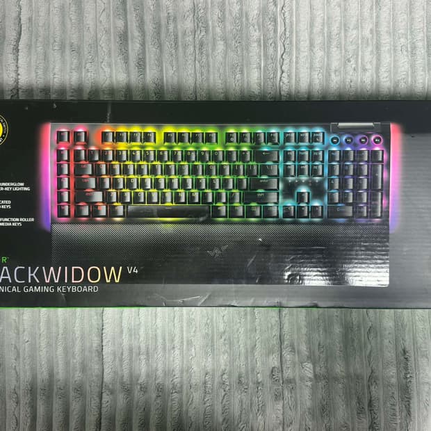 레이저 V4 PRO 게이밍 키보드