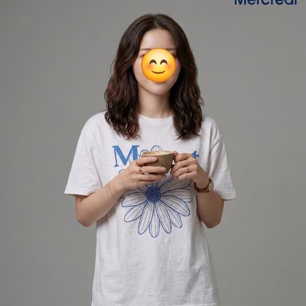 마르디메크르디 시그니처 플라워 그래픽 반팔티 Free