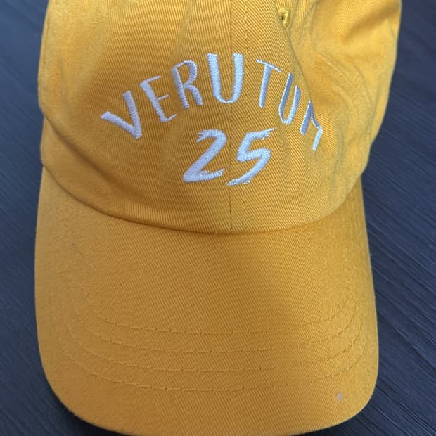 Verutum 25 캡모자