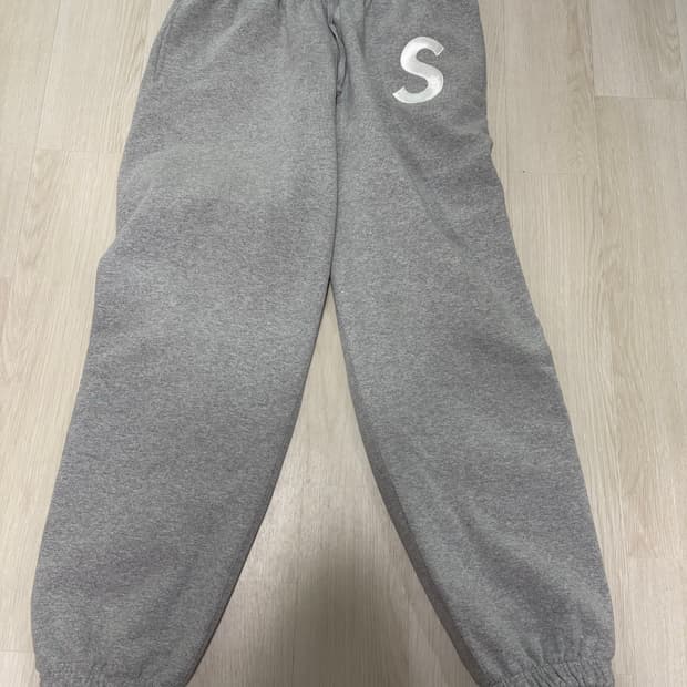 슈프림 s로고 그레이 m 25fw 2회 착용