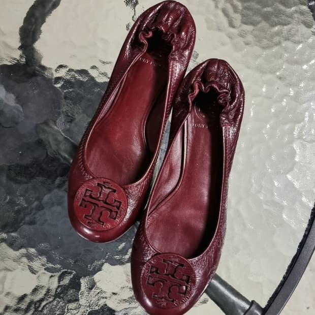 토리버치 가죽 플랫슈즈 레더 단화 딥버건디 구두 (250/8M) 상태굿