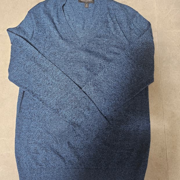 바나나리퍼블릭 V넥 네이비 니트 M