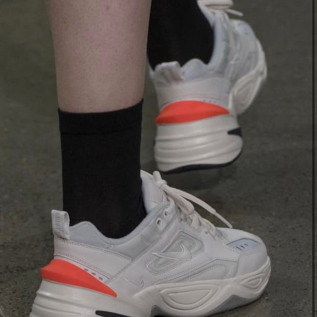 나이키 m2k 모나크X존엘리엇 흰주 295