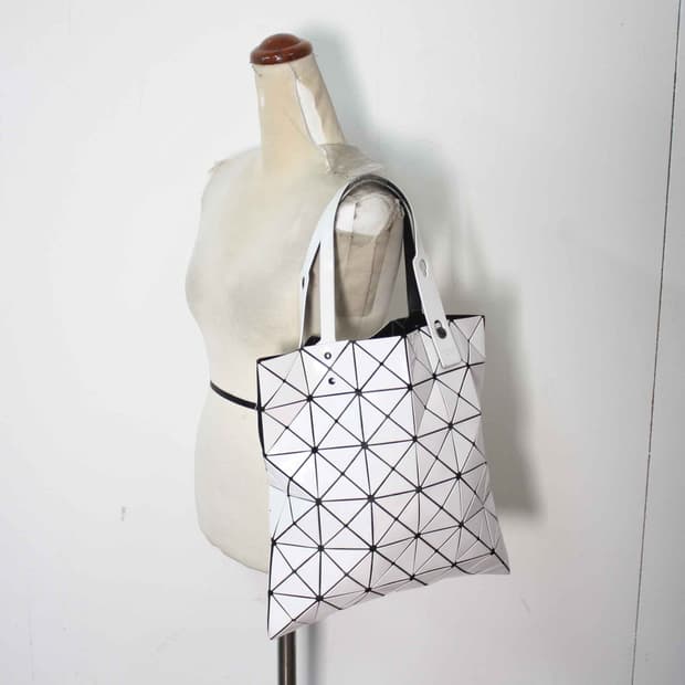 B-10574/이세이미야케 바오바오 정품 여성용 루센트 토드백