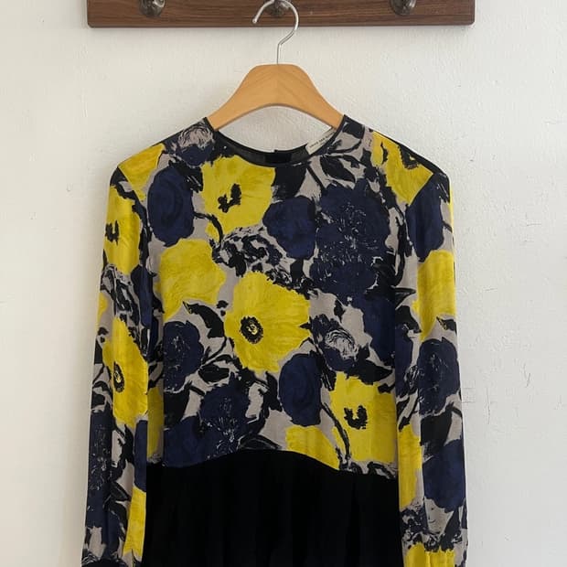 드리스반노튼 실크 탑