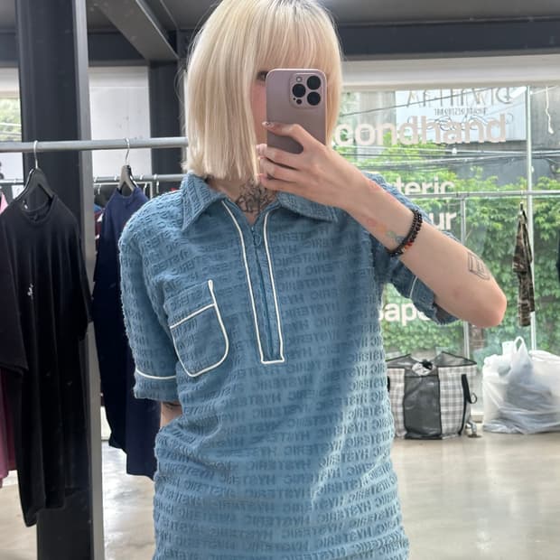 히스테릭 글래머 테리 백 히스걸 음각 디자인 반팔 카라 반집업
