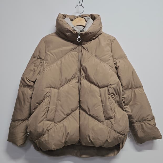 헬렌카렌 베이지색 숏 덕다운패딩  점퍼