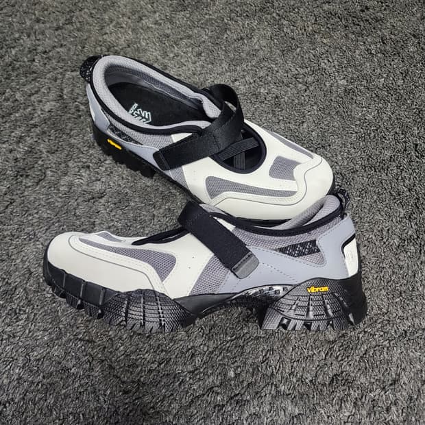 코오롱스포츠 메리제인  비브람창    250사이즈 