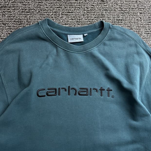 칼하트 WIP 스크립트 자수 빅로고 크루넥 맨투맨 3359