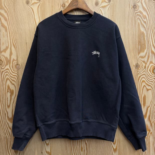 스투시 베이직 로고 자수 맨투맨